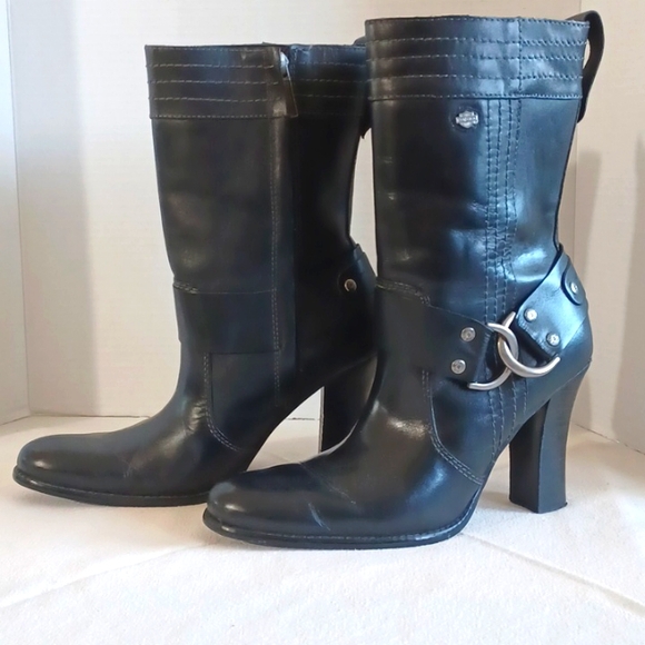 Harley Davidson calf heigth, 3.5 in heeled boots Sz 7 with a pewter belt accent. - Picture 1 of 11